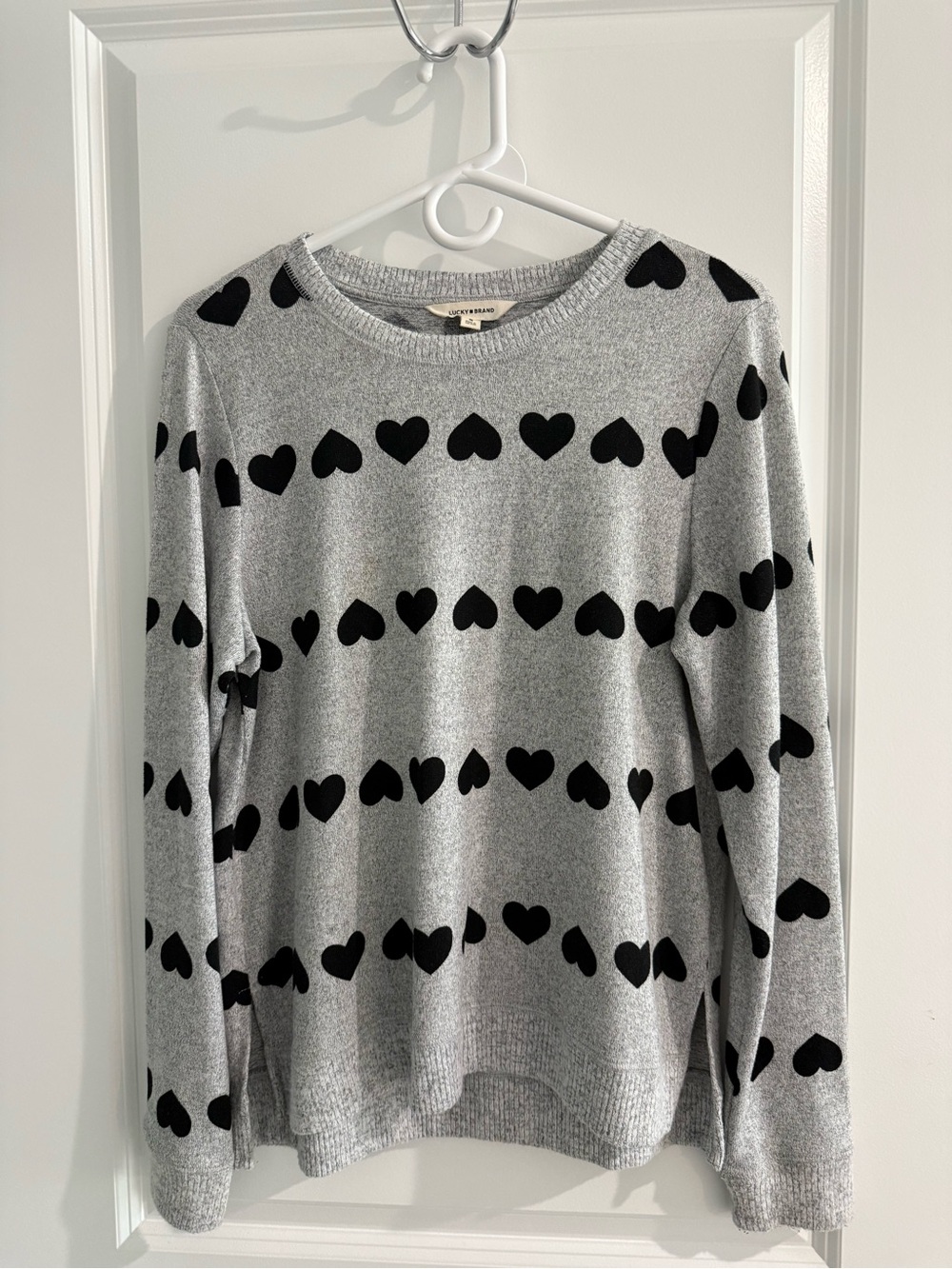 Lucky Brand Gray Black Heart Print Knit Sweater Size Medium